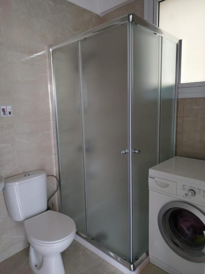 1 Bedroom Apartment Larnaca Esterno foto