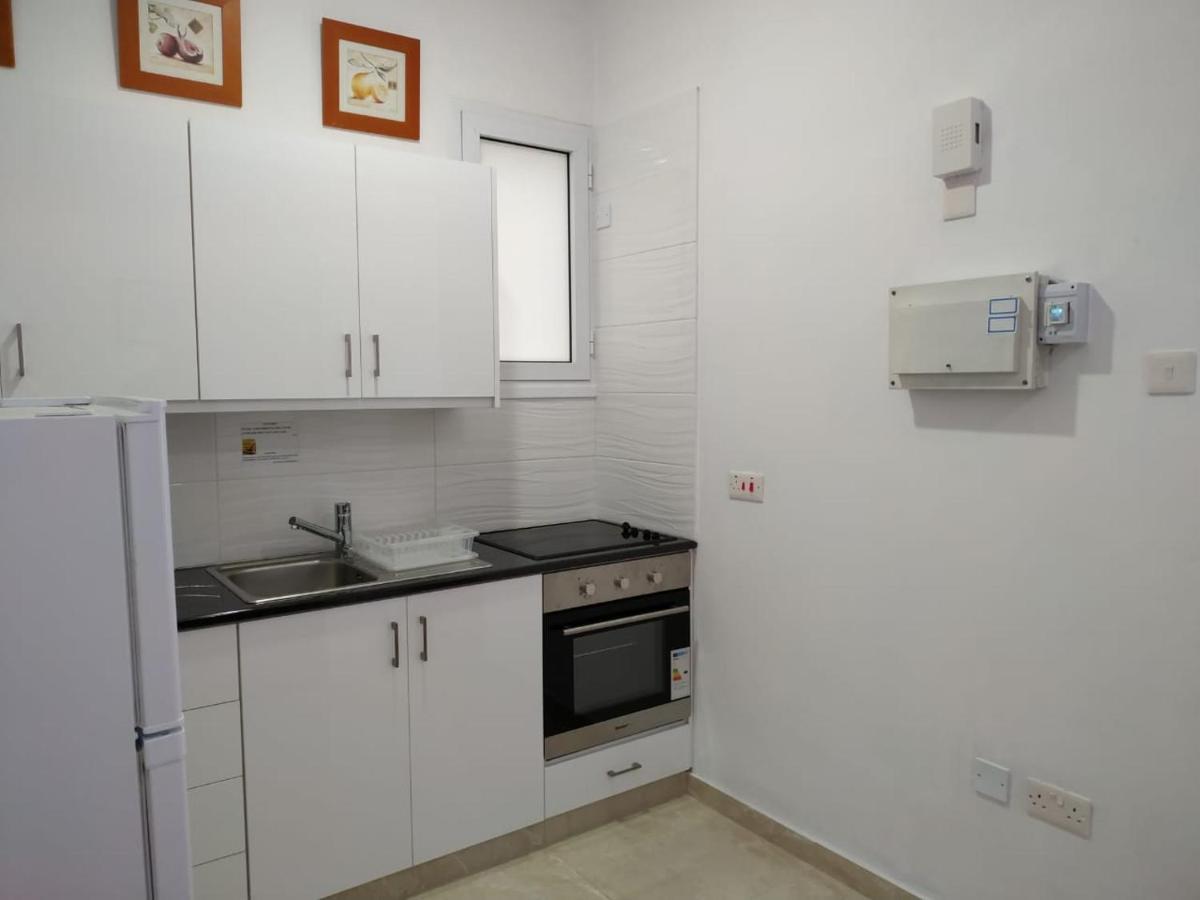 1 Bedroom Apartment Larnaca Esterno foto