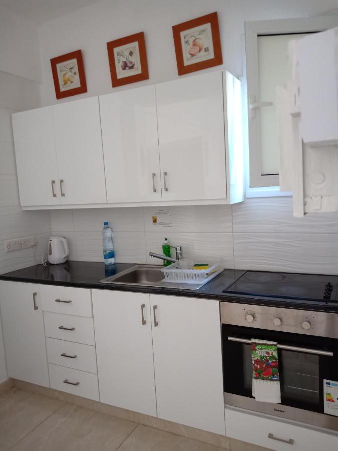 1 Bedroom Apartment Larnaca Esterno foto